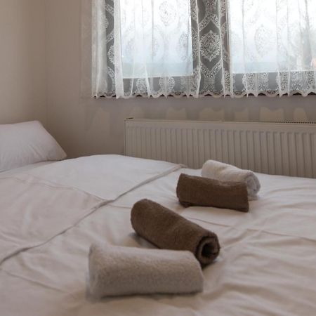 Viktorijini Konaci Aparthotel Kremna Exteriör bild