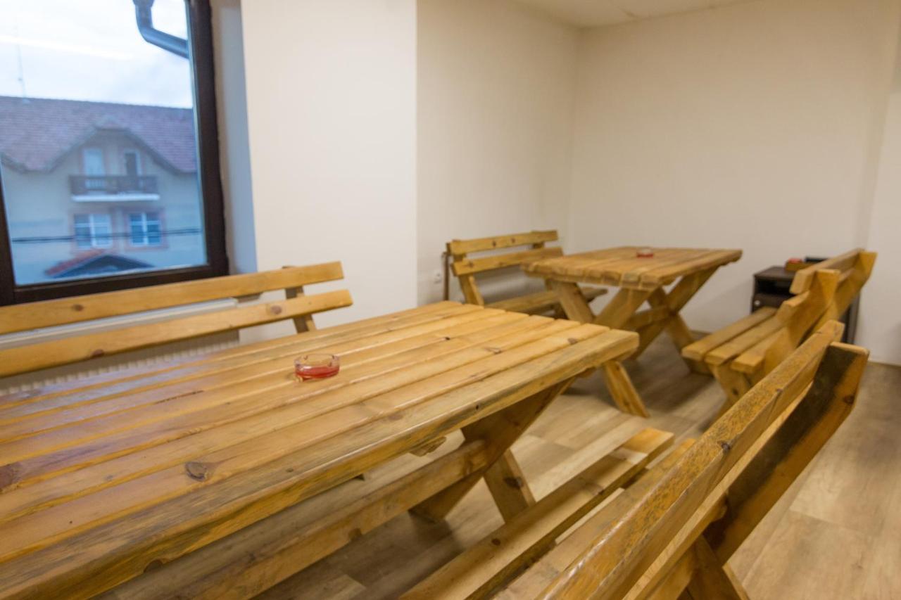 Viktorijini Konaci Aparthotel Kremna Exteriör bild