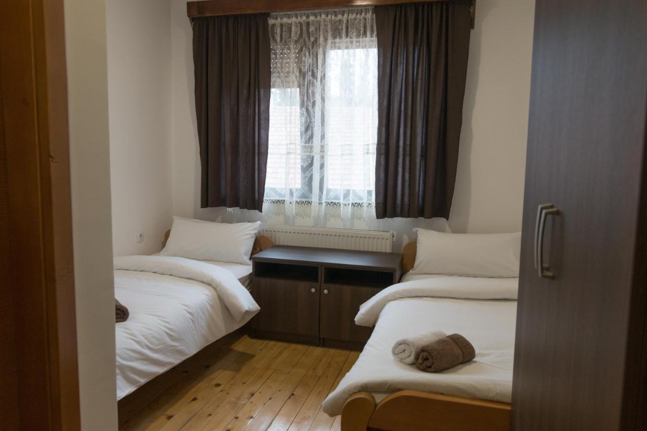 Viktorijini Konaci Aparthotel Kremna Exteriör bild