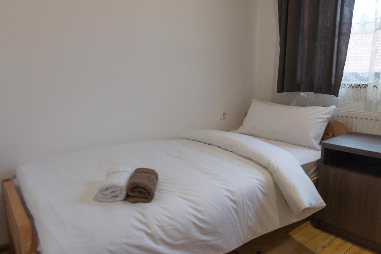 Viktorijini Konaci Aparthotel Kremna Exteriör bild