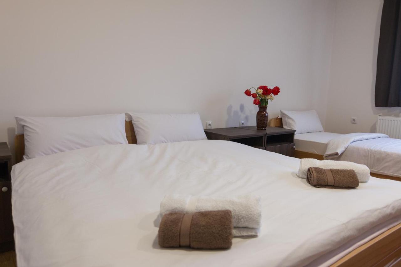 Viktorijini Konaci Aparthotel Kremna Exteriör bild