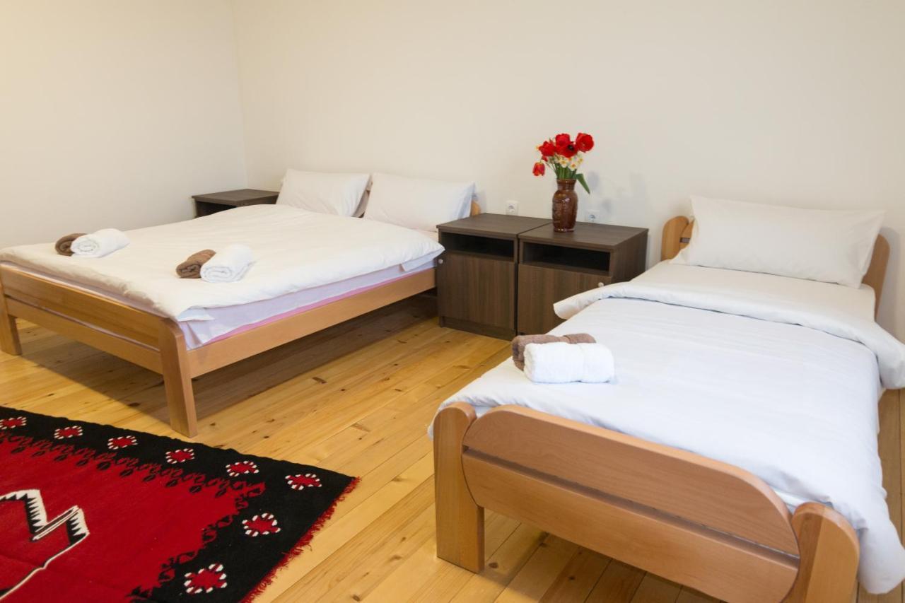 Viktorijini Konaci Aparthotel Kremna Exteriör bild