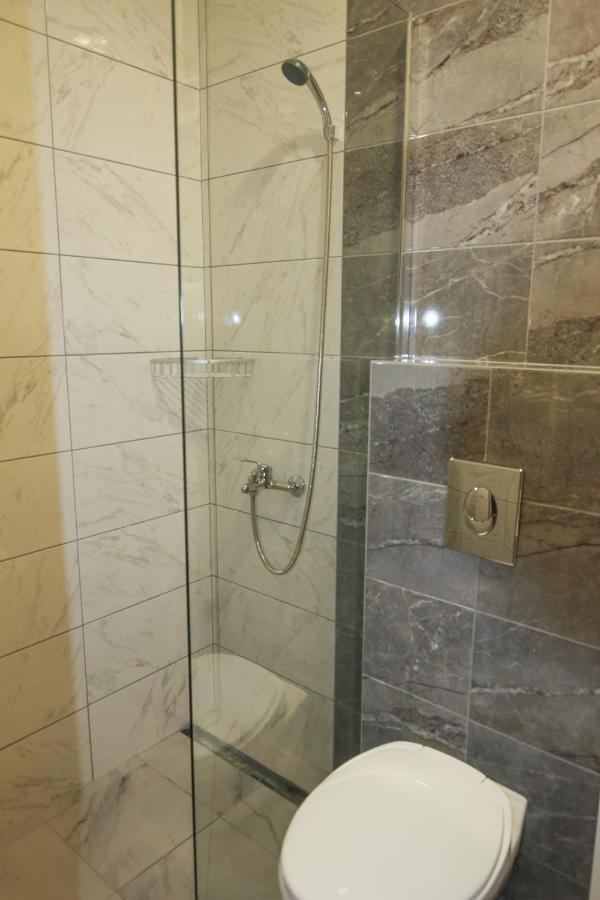 Viktorijini Konaci Aparthotel Kremna Exteriör bild
