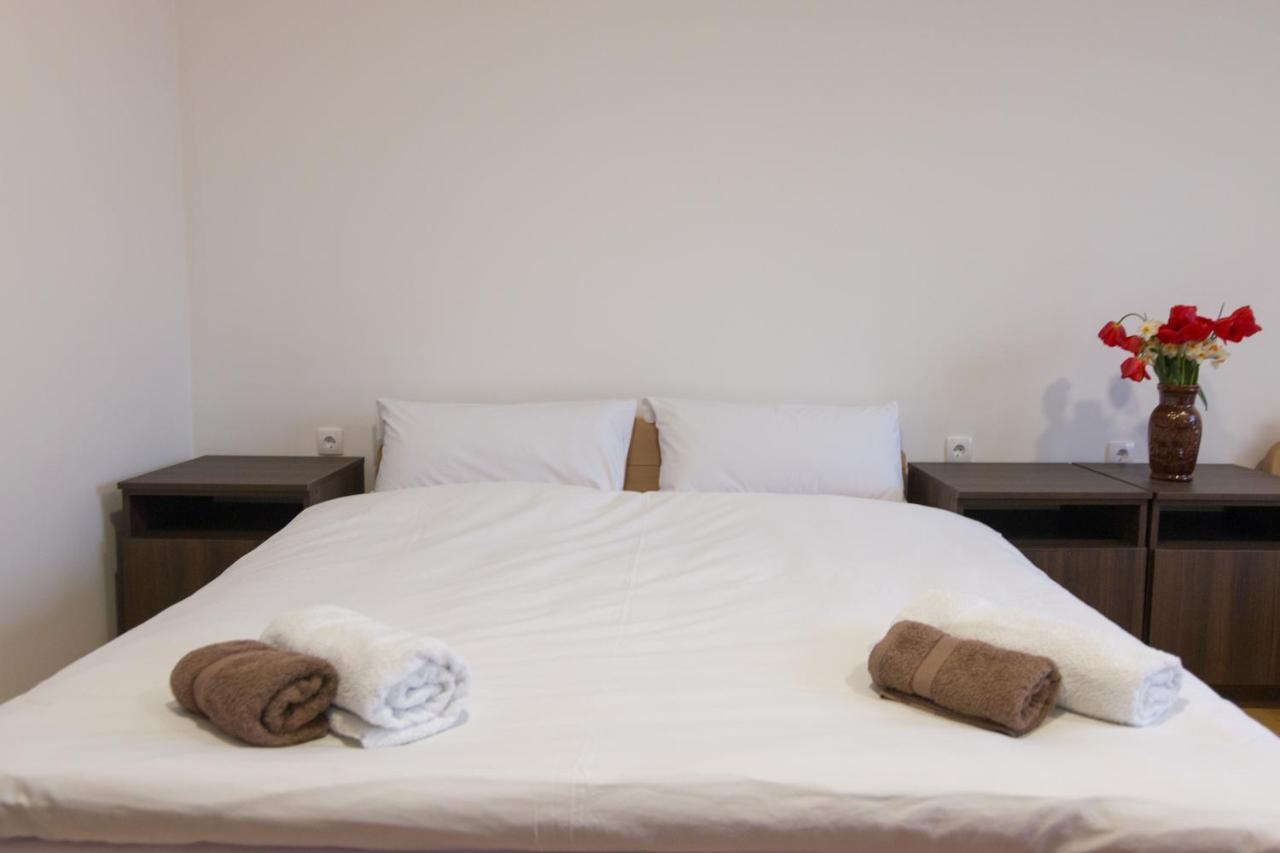 Viktorijini Konaci Aparthotel Kremna Exteriör bild