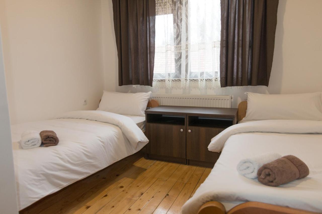 Viktorijini Konaci Aparthotel Kremna Exteriör bild