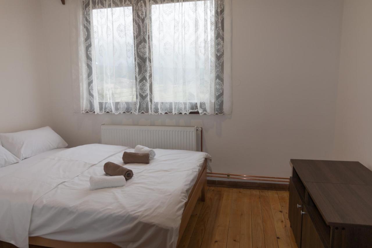 Viktorijini Konaci Aparthotel Kremna Exteriör bild