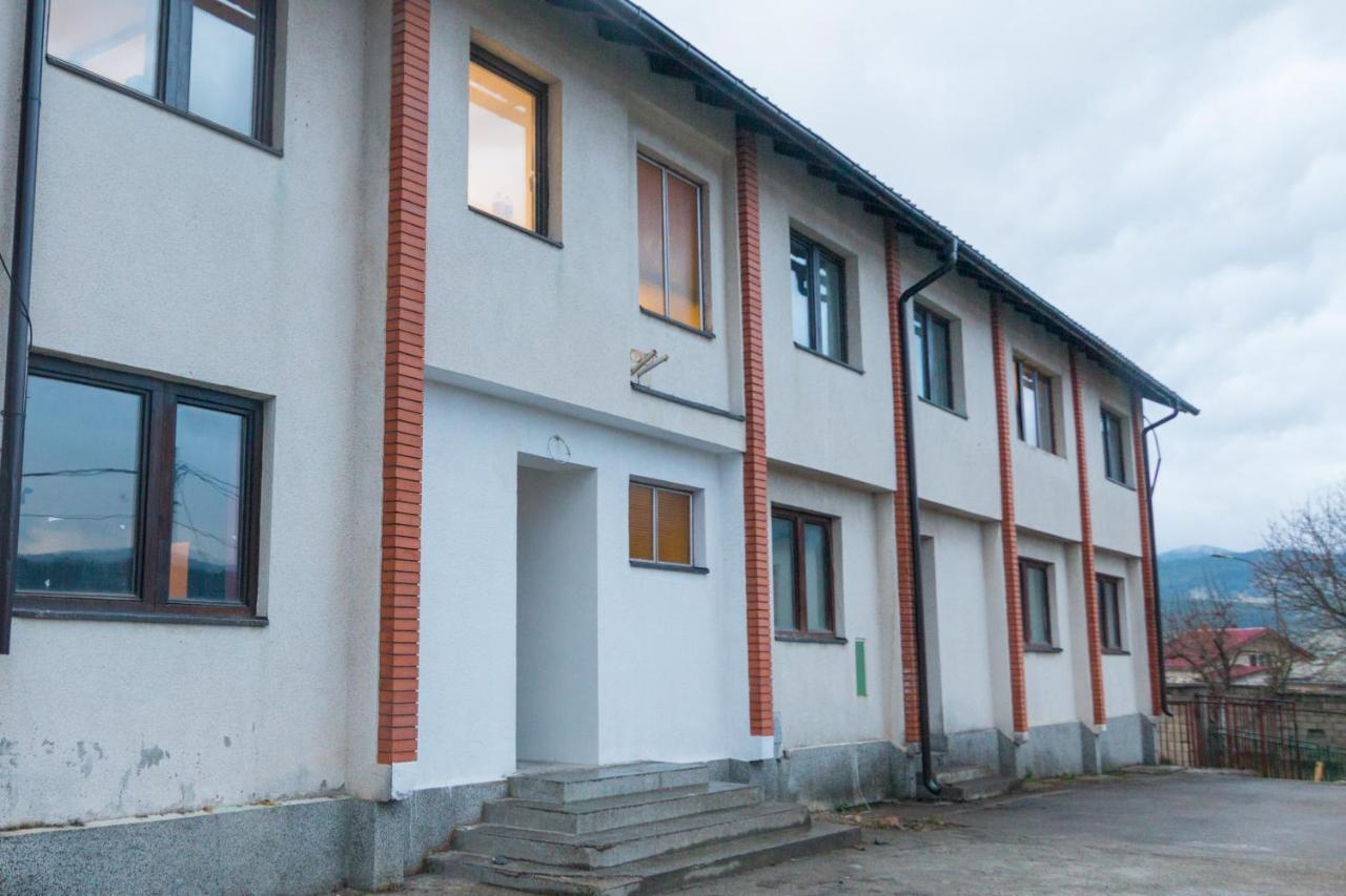 Viktorijini Konaci Aparthotel Kremna Exteriör bild